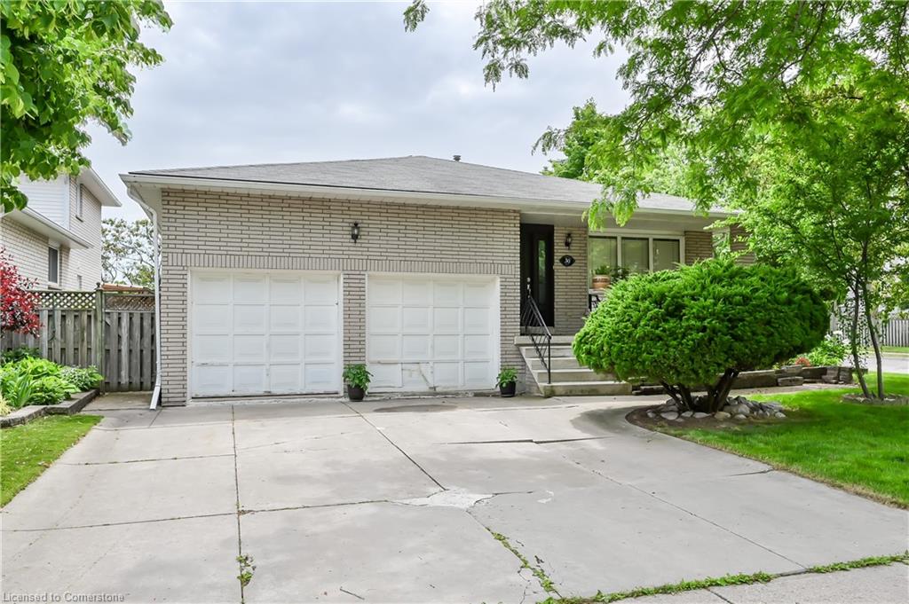 30 Goldcrest Drive Property Photo 1