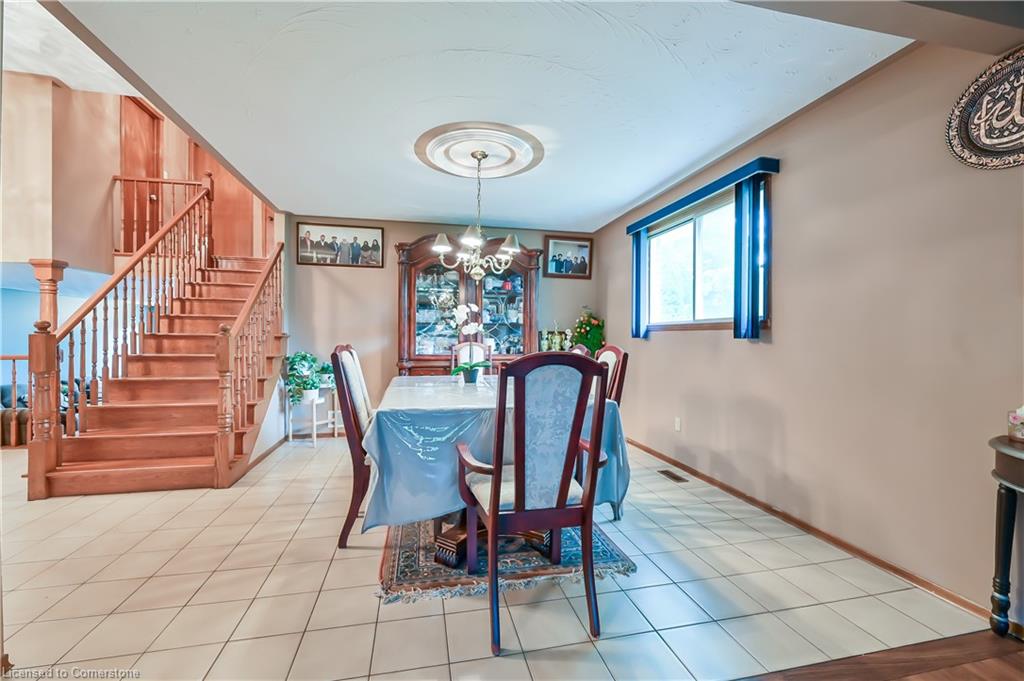 30 Goldcrest Drive Property Photo 8