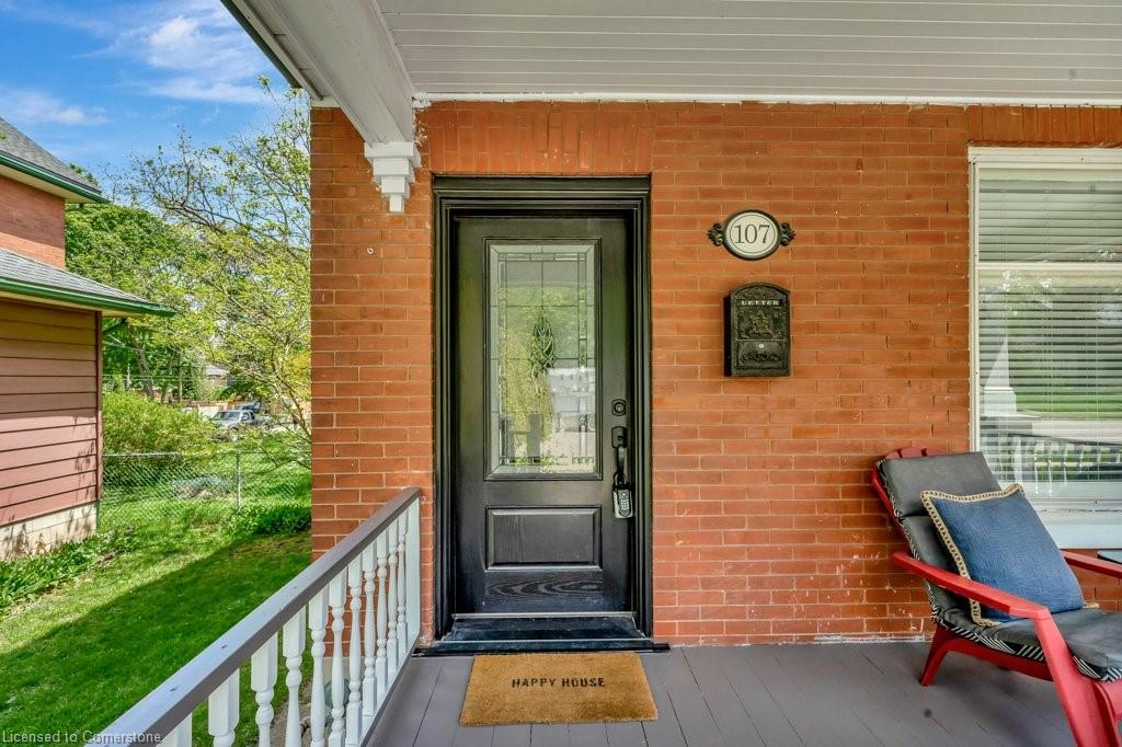 107 Barrie Street Property Photo 2