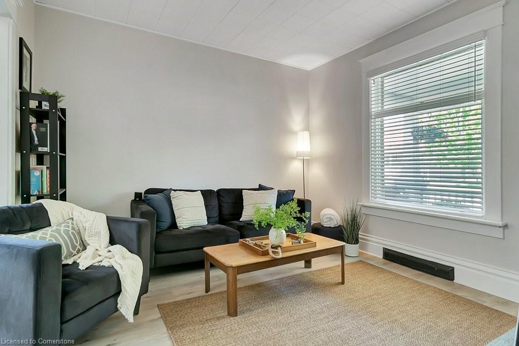 107 Barrie Street Property Photo 8