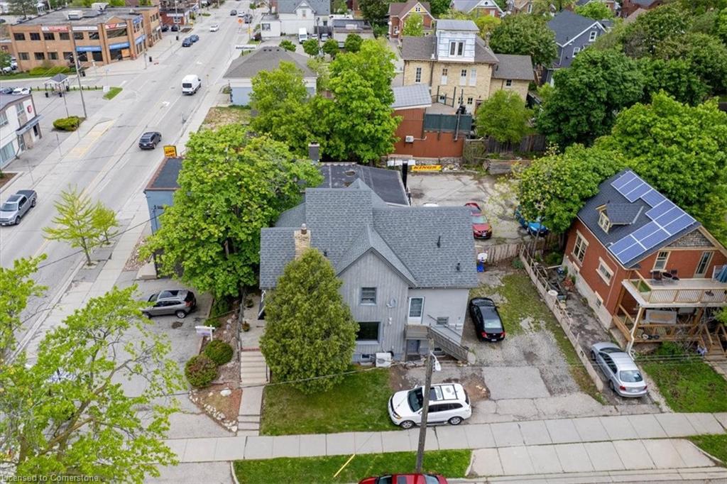 686 King Street E Property Photo 16