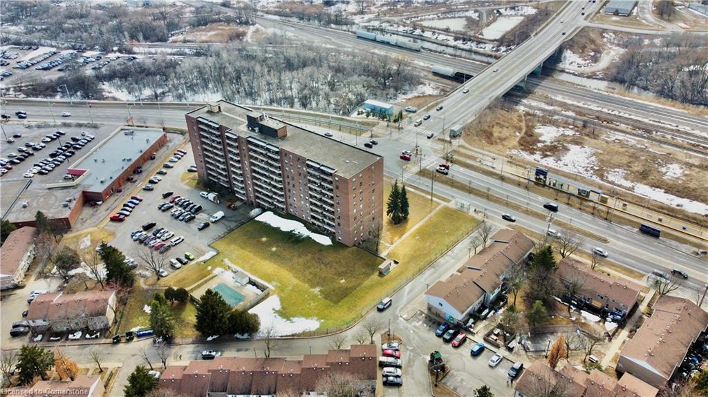 705-1100 Courtland Avenue E Property Photo 6