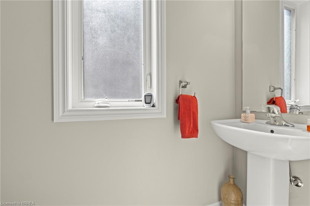 67-80 Willow Street Property Photo 5