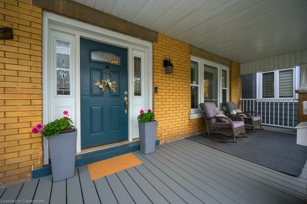 18 Kensington Avenue N Property Photo 1