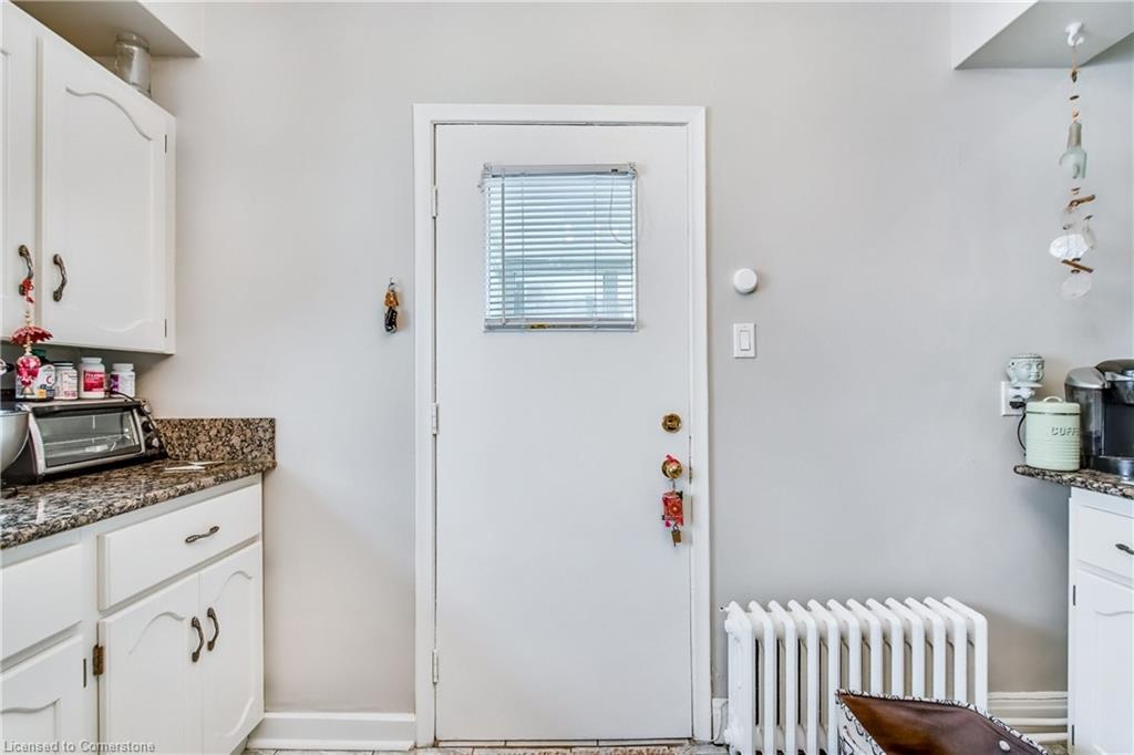 393 King Street W Property Photo 11