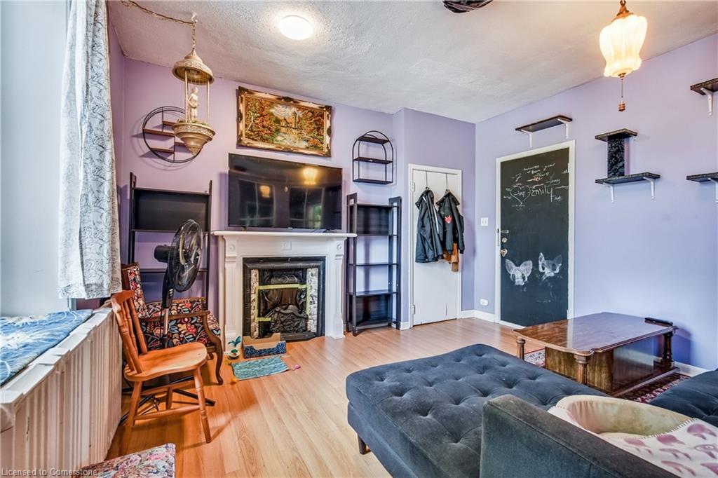 393 King Street W Property Photo 23
