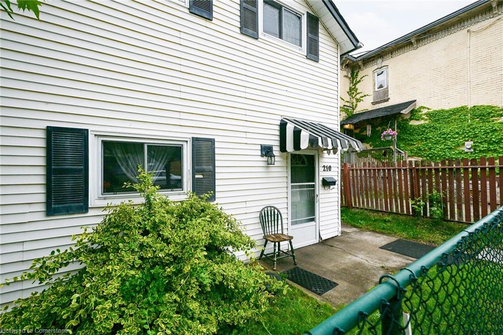 210 Darling Street Property Photo 3