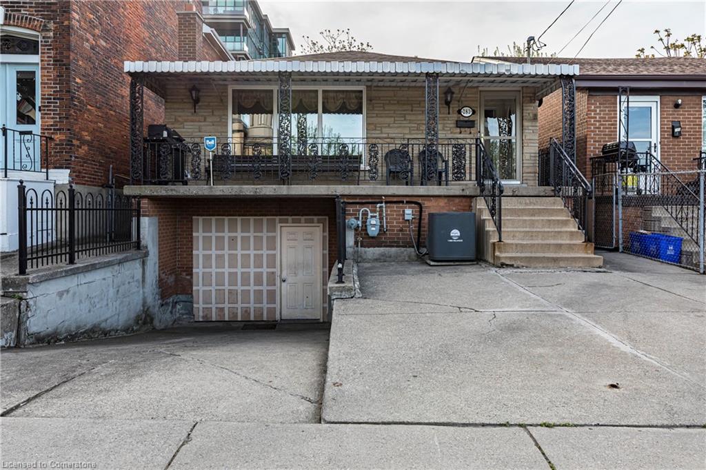 283 Macnab Street N Property Photo 2