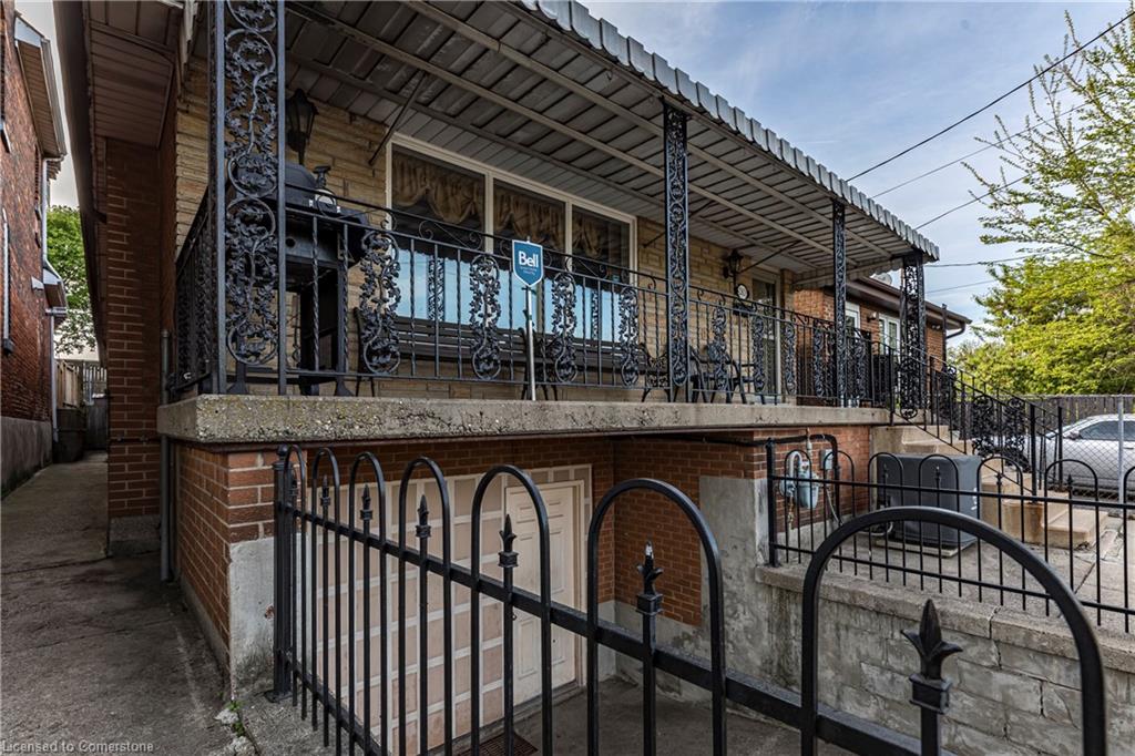 283 Macnab Street N Property Photo 3