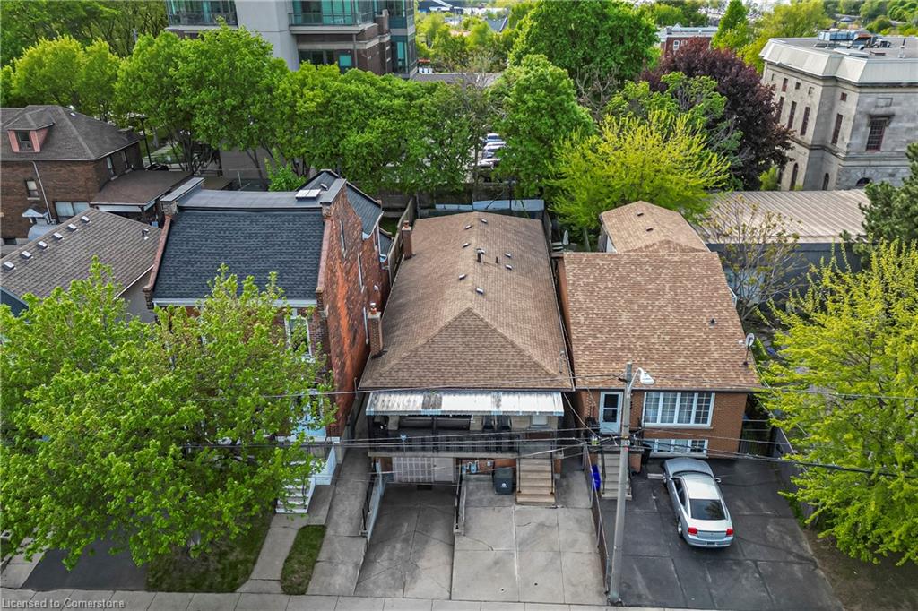 283 Macnab Street N Property Photo 4