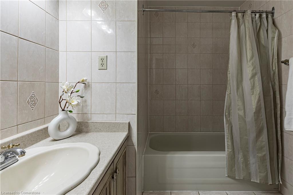 283 Macnab Street N Property Photo 20