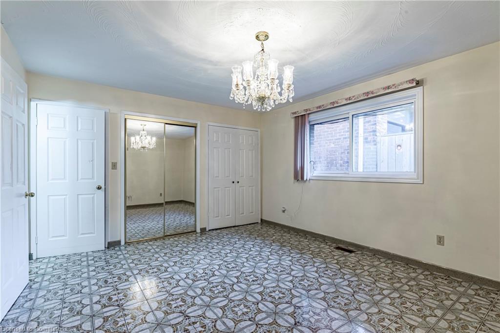 283 Macnab Street N Property Photo 21