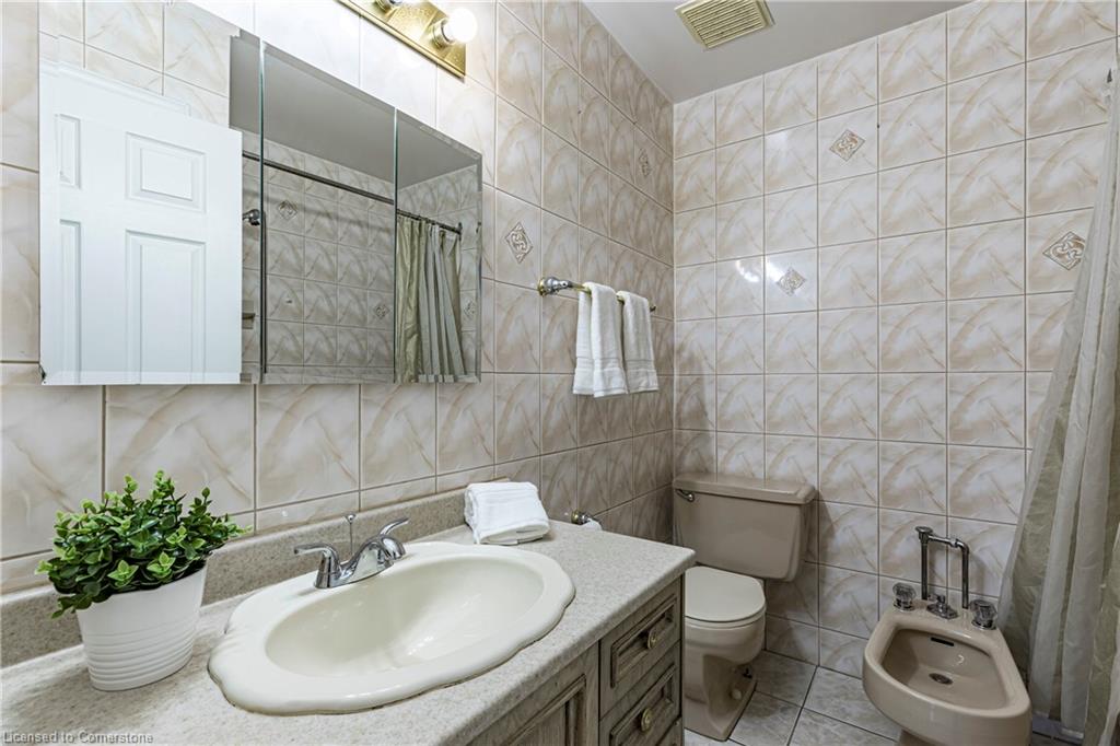 283 Macnab Street N Property Photo 23