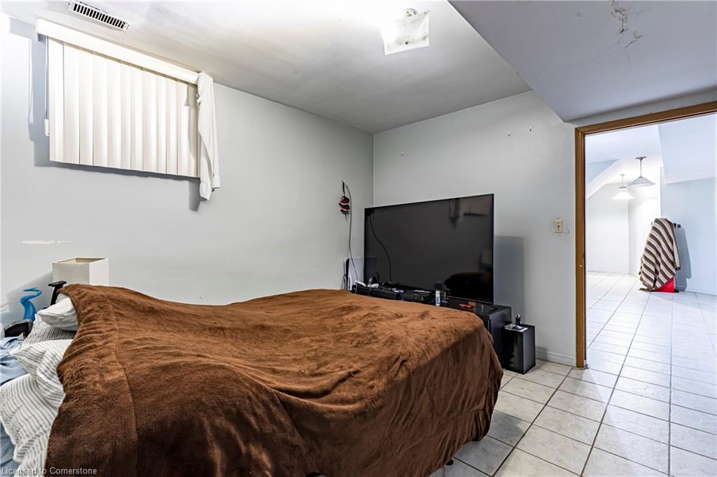 283 Macnab Street N Property Photo 29