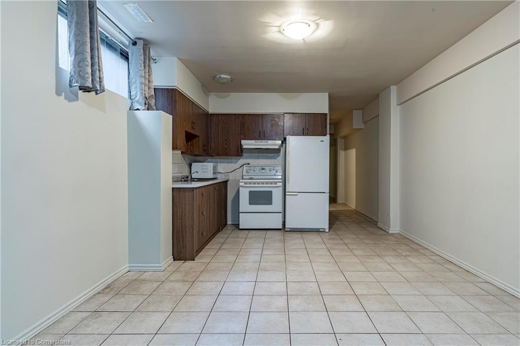 283 Macnab Street N Property Photo 32
