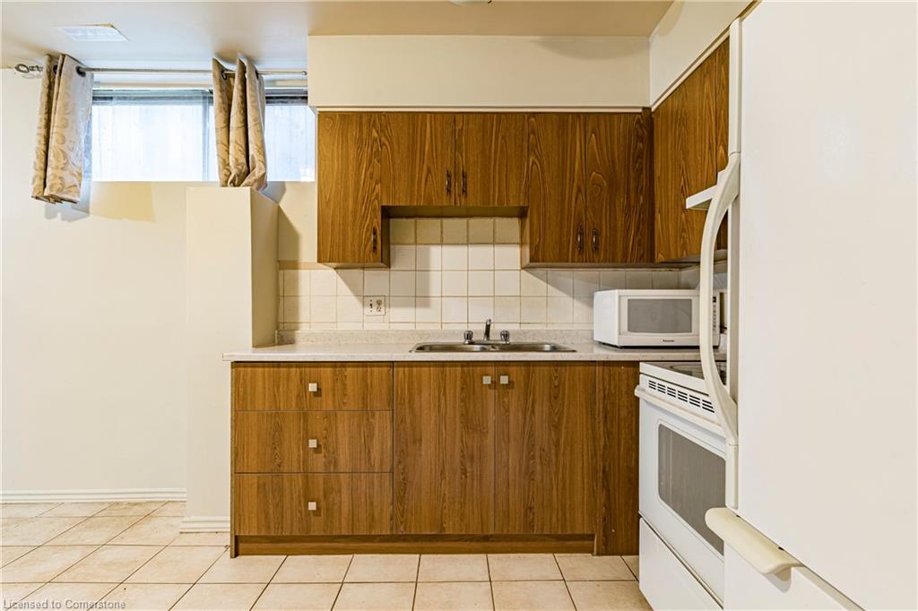 283 Macnab Street N Property Photo 33