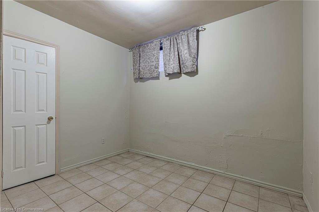 283 Macnab Street N Property Photo 36