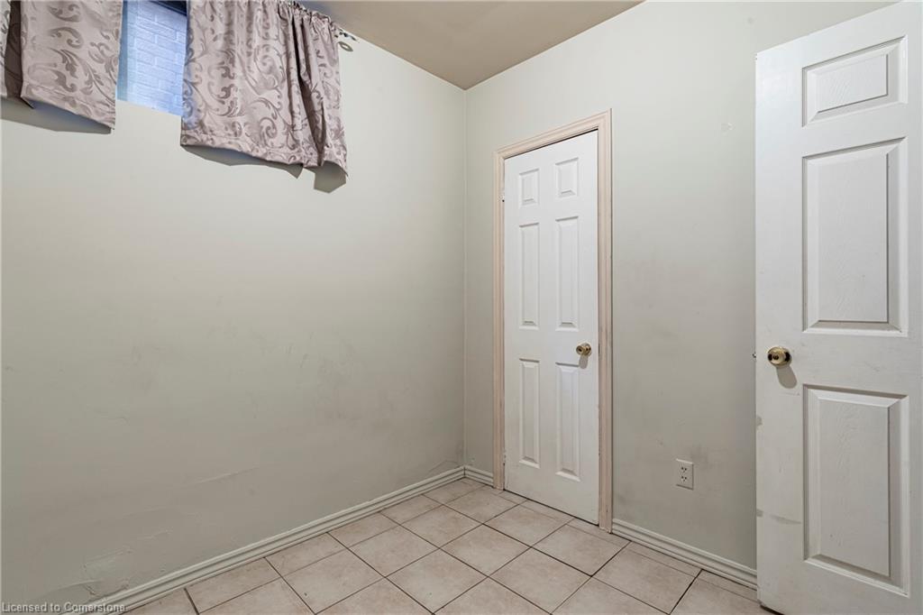 283 Macnab Street N Property Photo 37