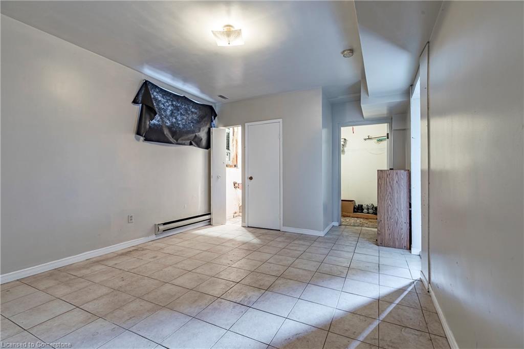 283 Macnab Street N Property Photo 38