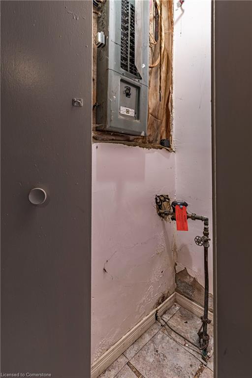 283 Macnab Street N Property Photo 40