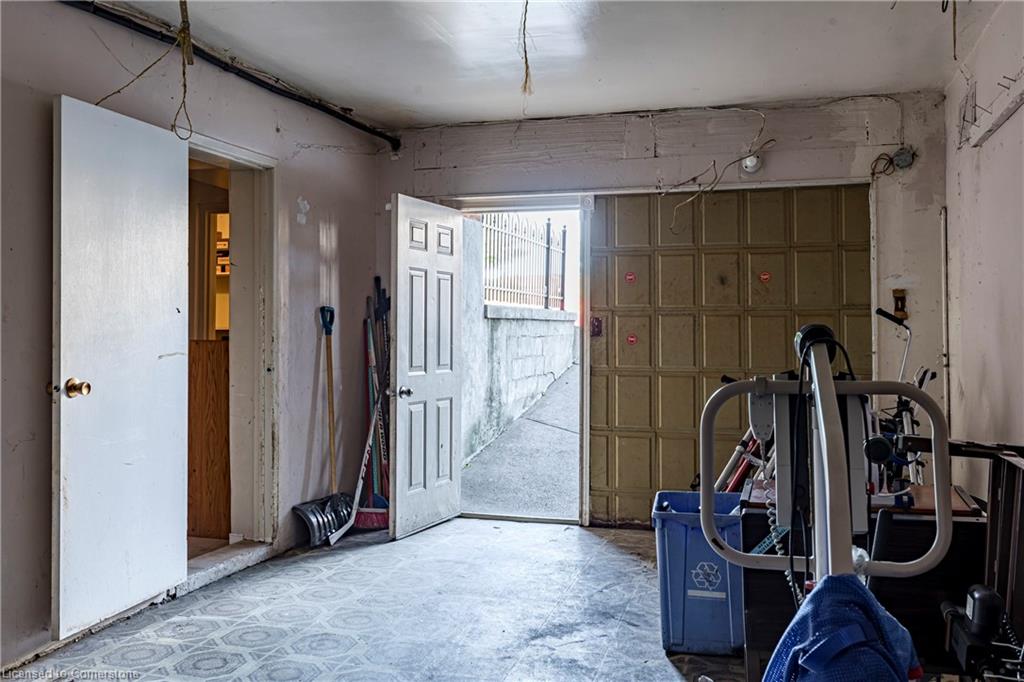 283 Macnab Street N Property Photo 41