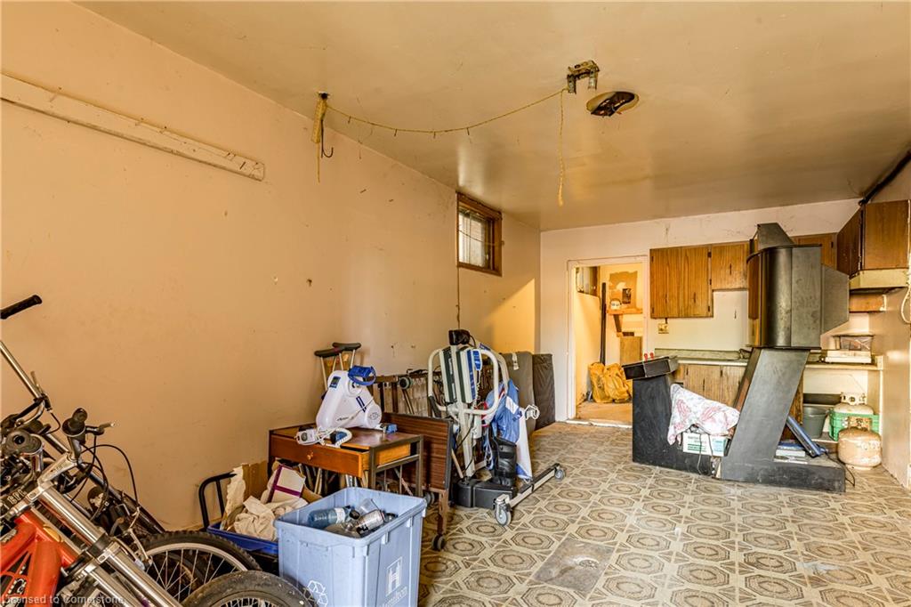 283 Macnab Street N Property Photo 42