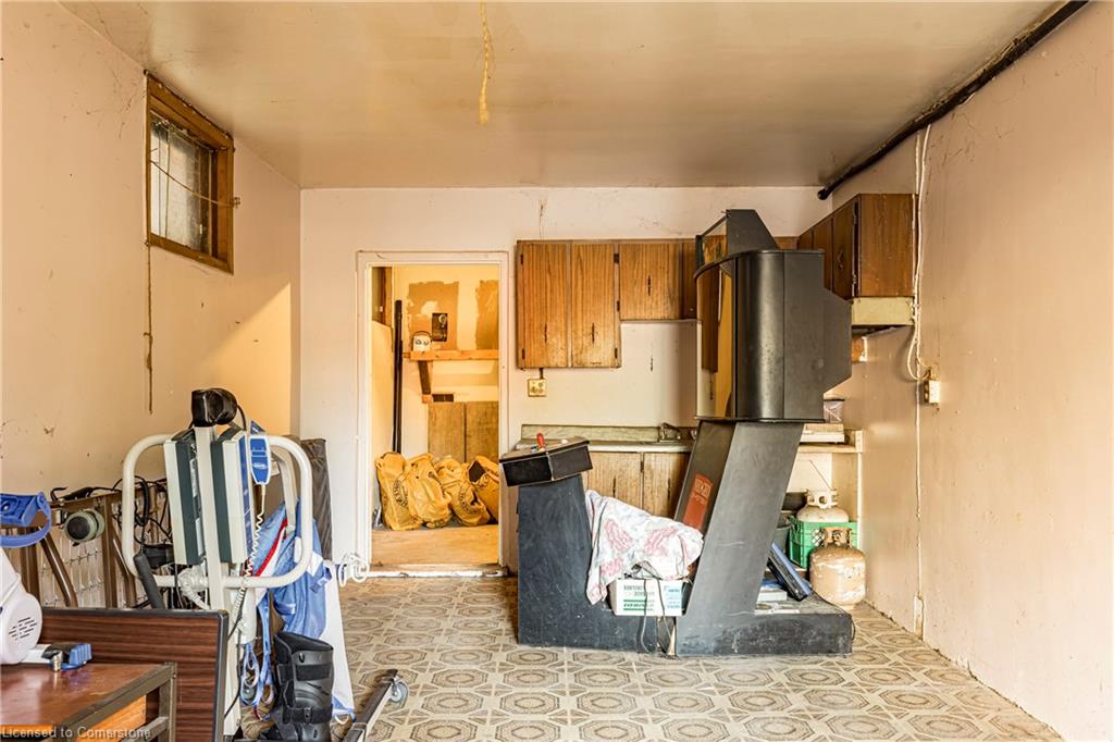 283 Macnab Street N Property Photo 43