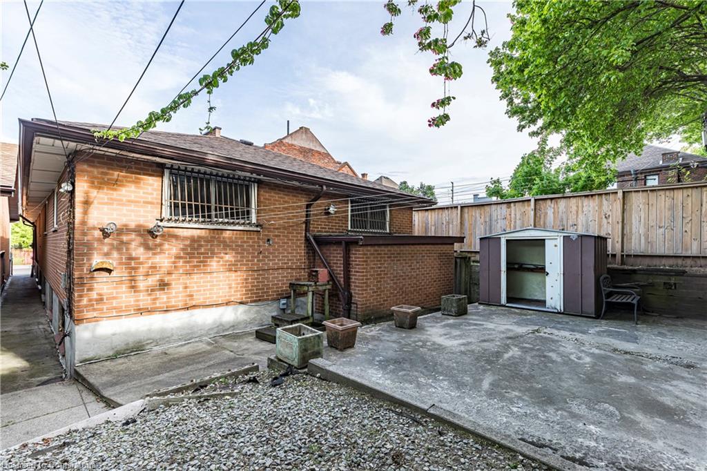 283 Macnab Street N Property Photo 47