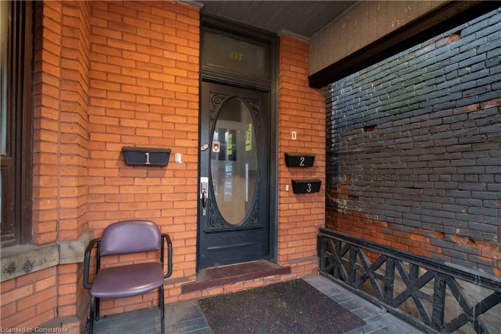 417 King Street W Property Photo 2