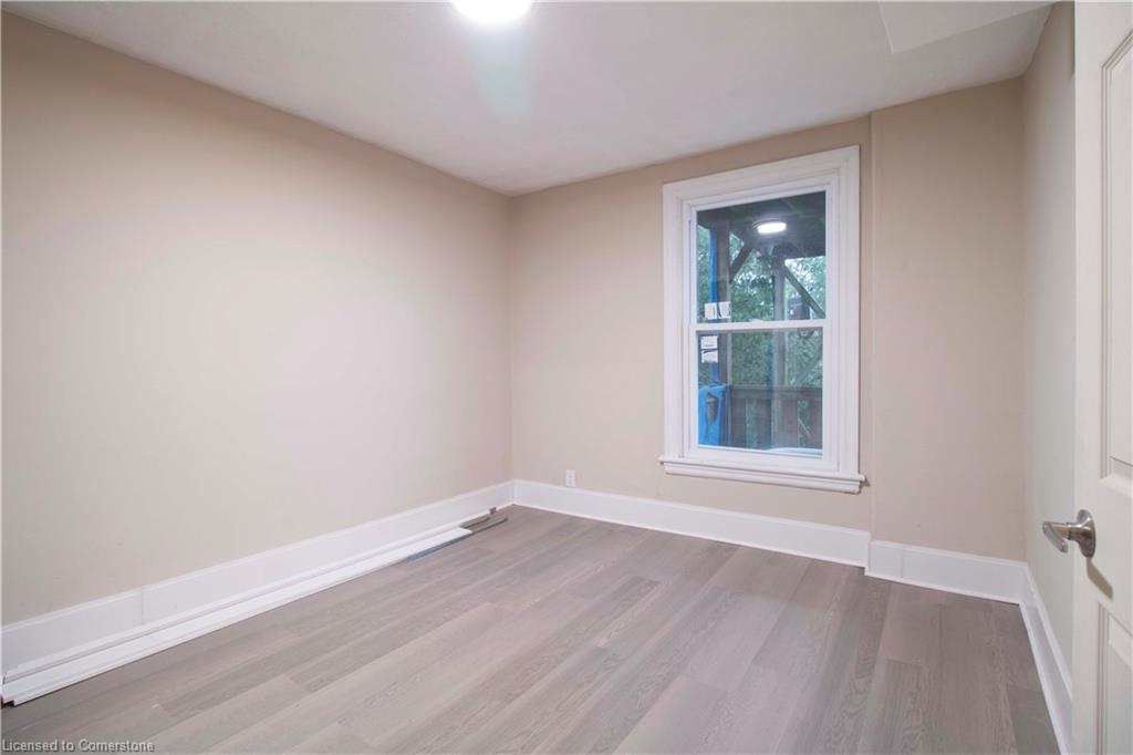 417 King Street W Property Photo 8