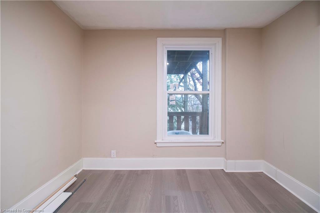 417 King Street W Property Photo 11