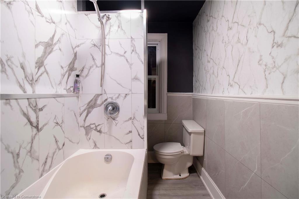 417 King Street W Property Photo 13