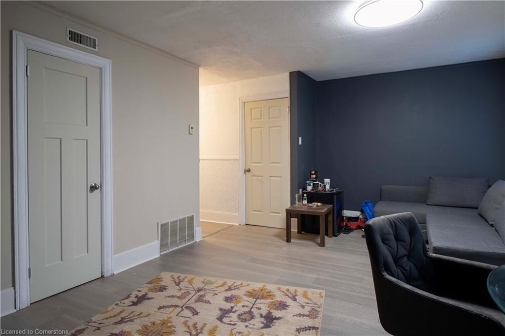 417 King Street W Property Photo 21
