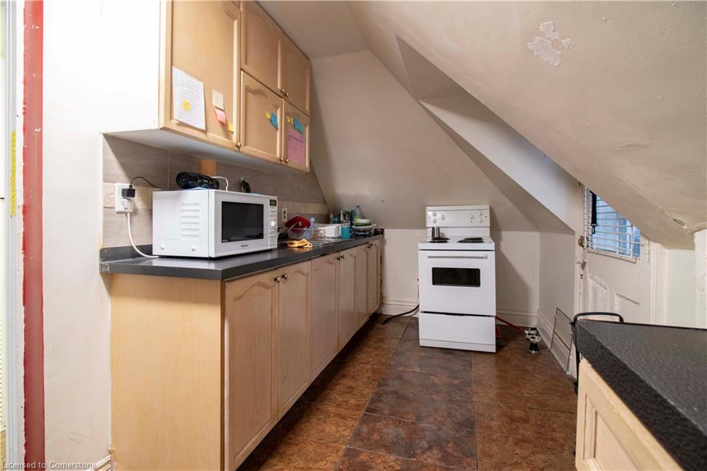 417 King Street W Property Photo 24