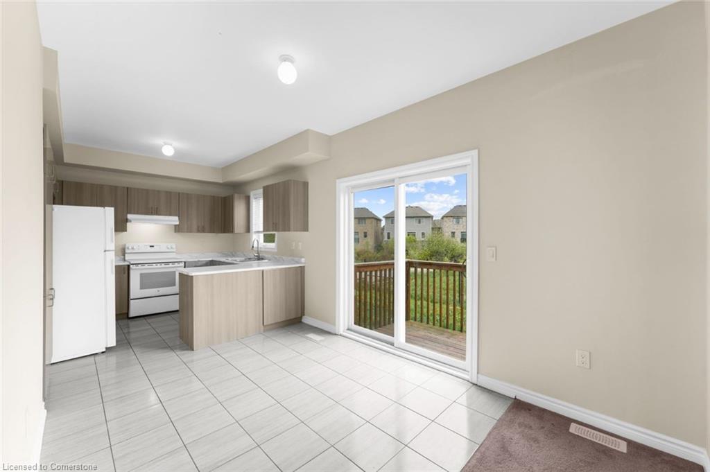 25 Todd Crescent W Property Photo 10