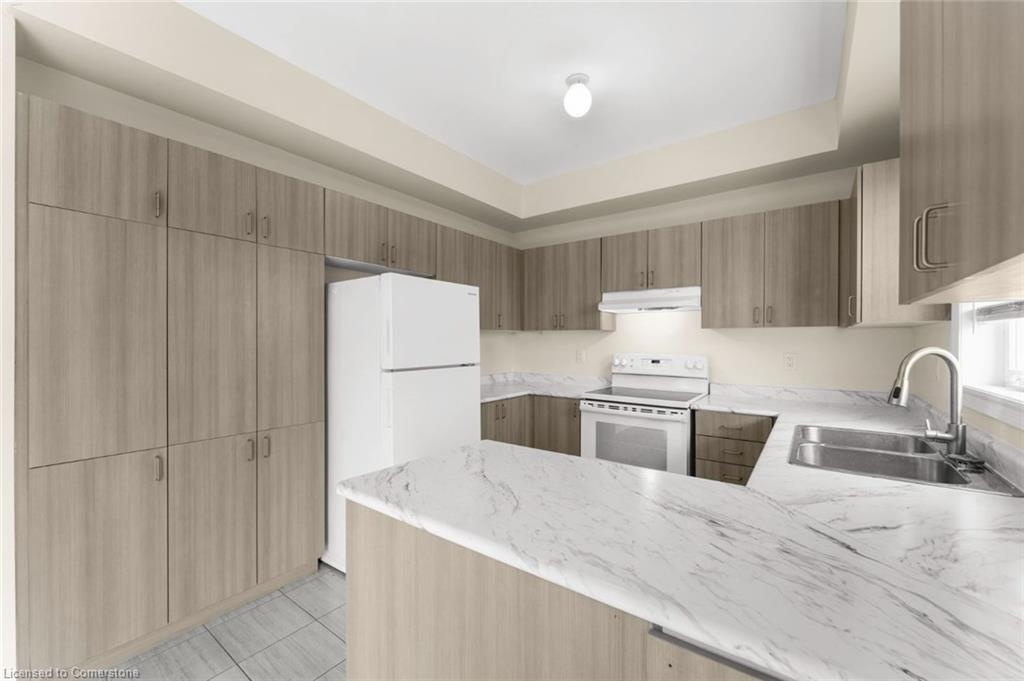 25 Todd Crescent W Property Photo 11