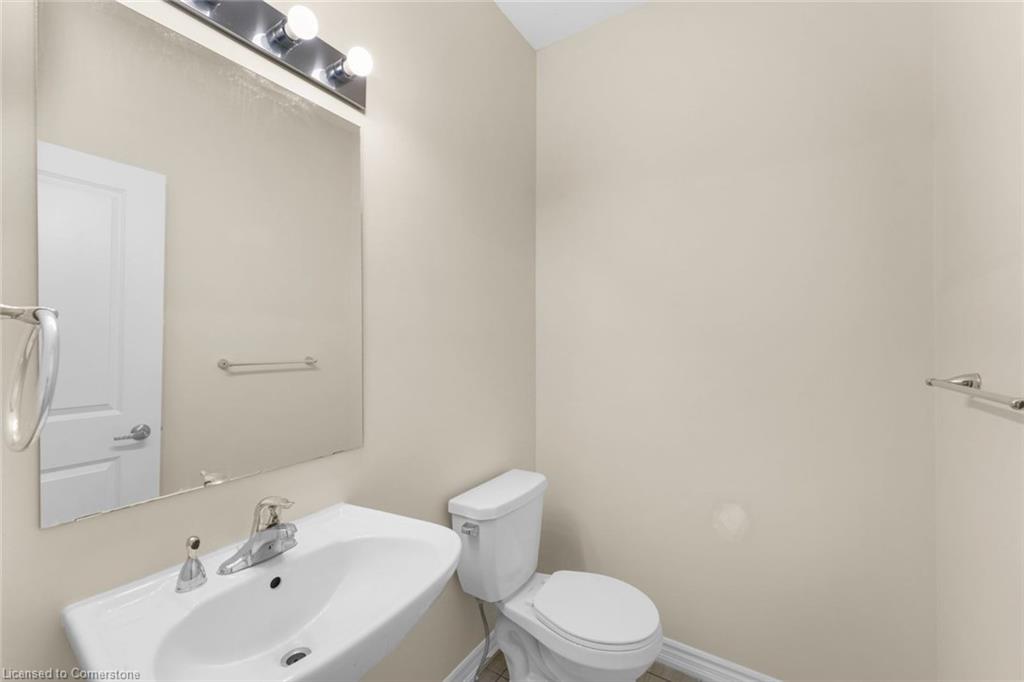 25 Todd Crescent W Property Photo 13