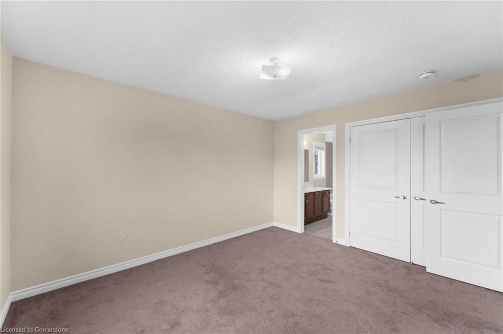 25 Todd Crescent W Property Photo 16