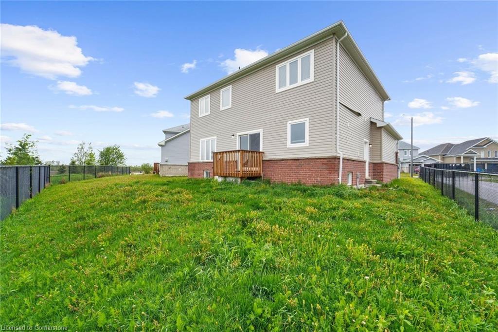 25 Todd Crescent W Property Photo 28