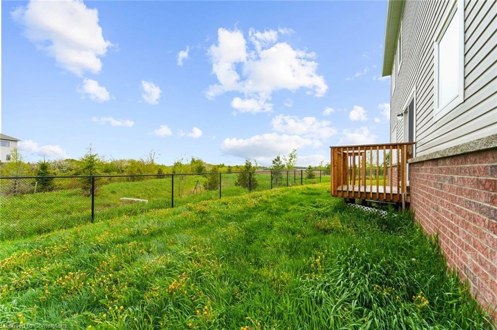 25 Todd Crescent W Property Photo 29