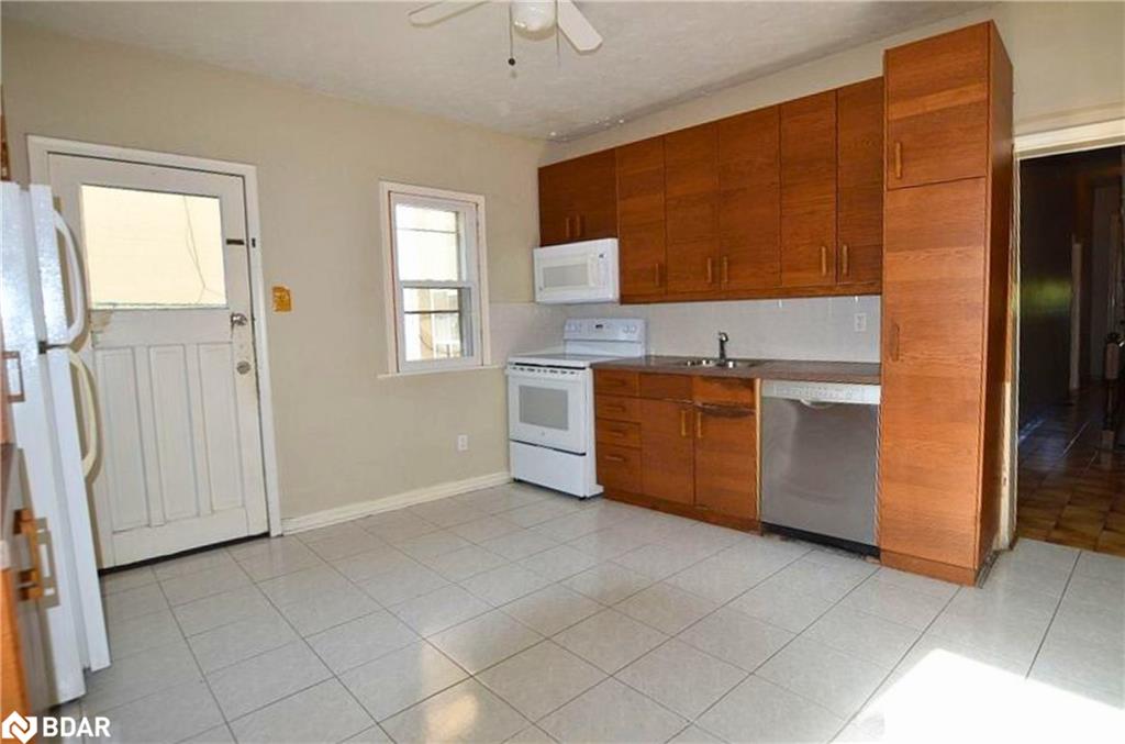 164 Macnab Street N Property Photo 1