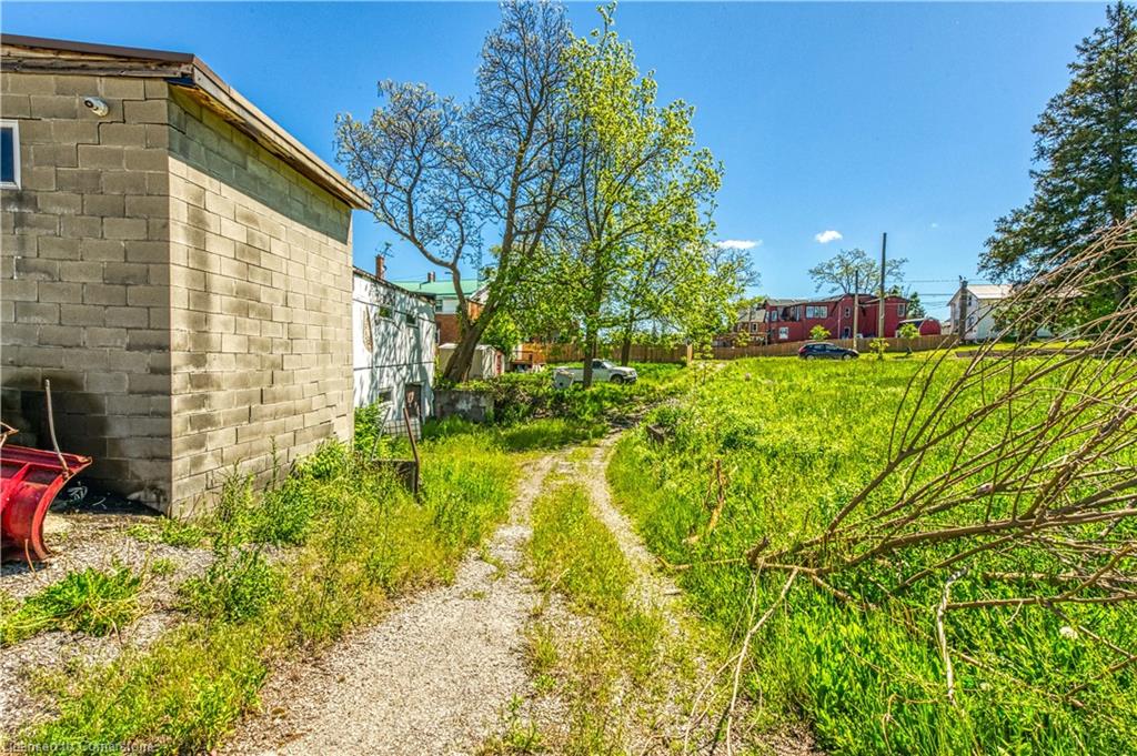 39 Talbot Street W Property Photo 27