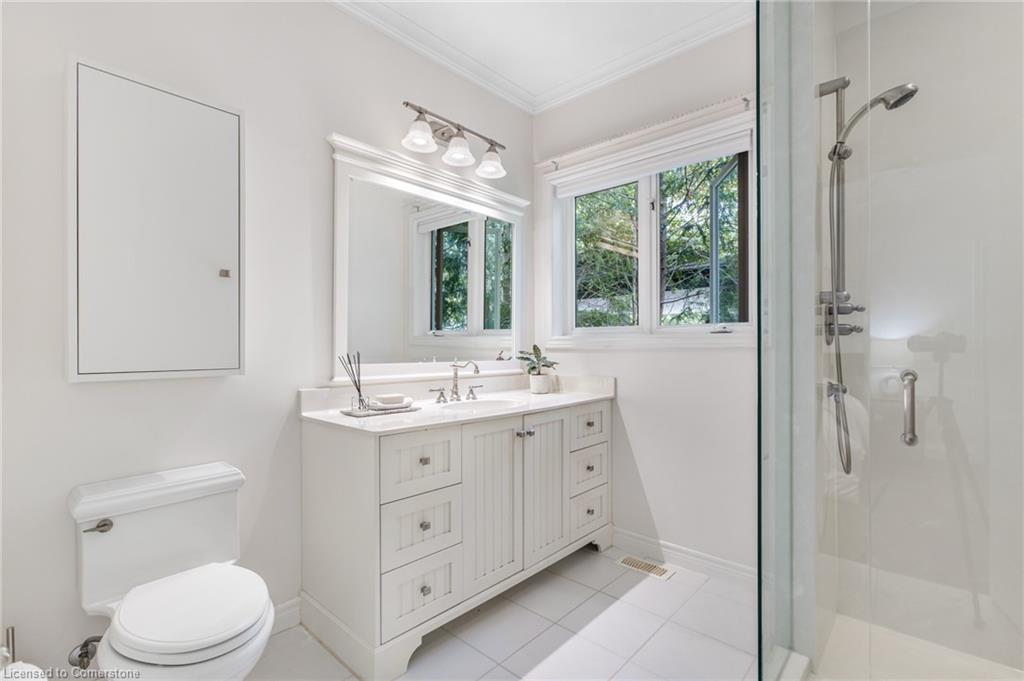 667 Highvalley Road Property Photo 4