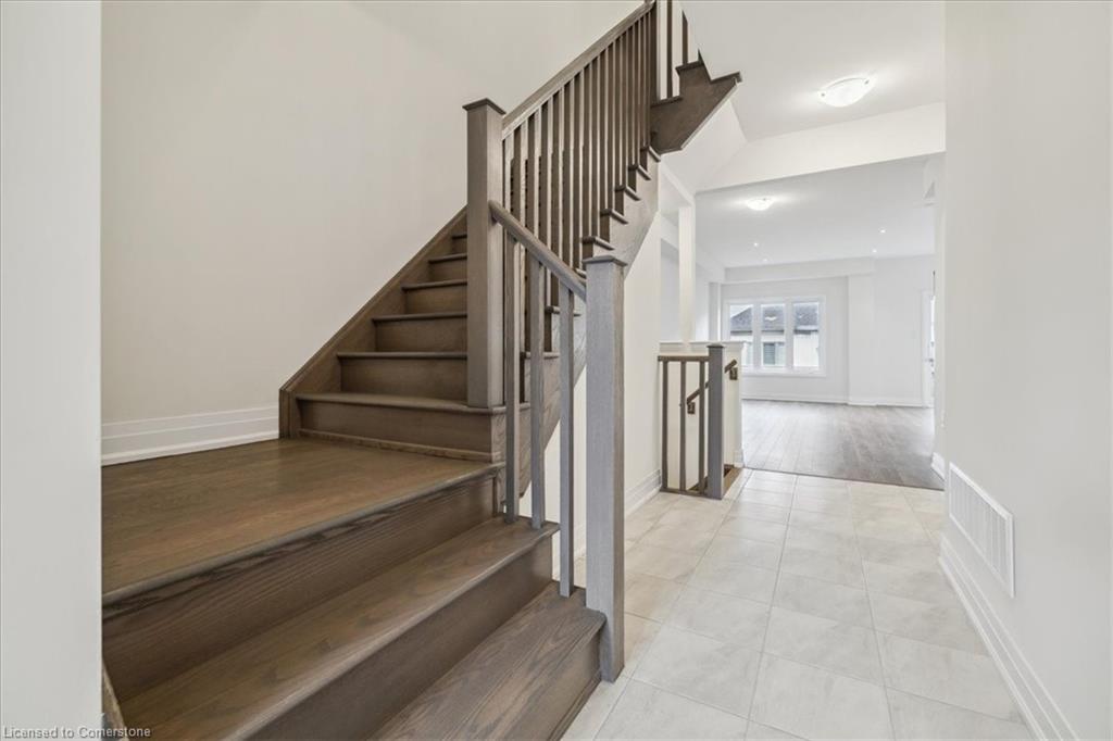64 Cosmopolitan Common Property Photo 6