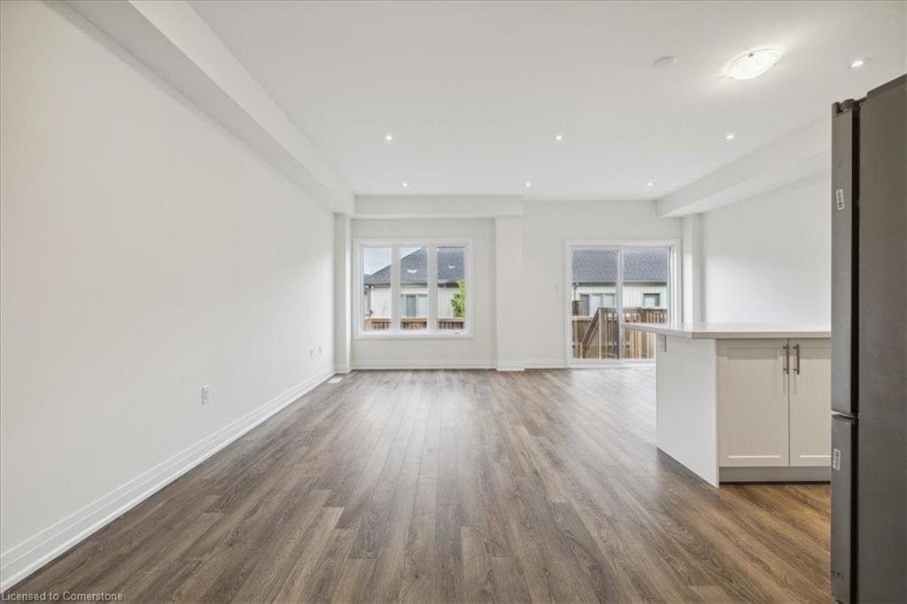 64 Cosmopolitan Common Property Photo 7