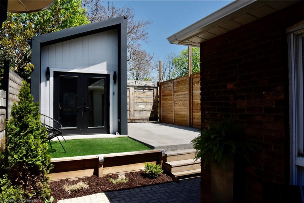 81 Murray Street E Property Photo 5