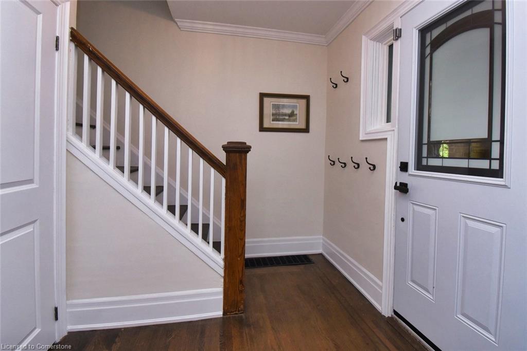 248 Province Street S Property Photo 5