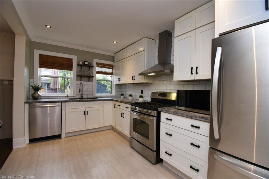 248 Province Street S Property Photo 11
