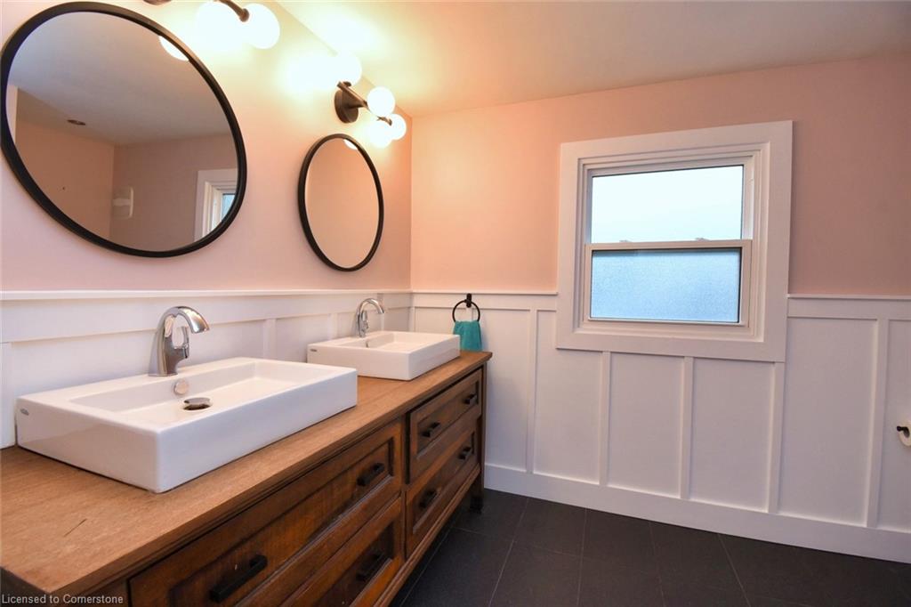 248 Province Street S Property Photo 18