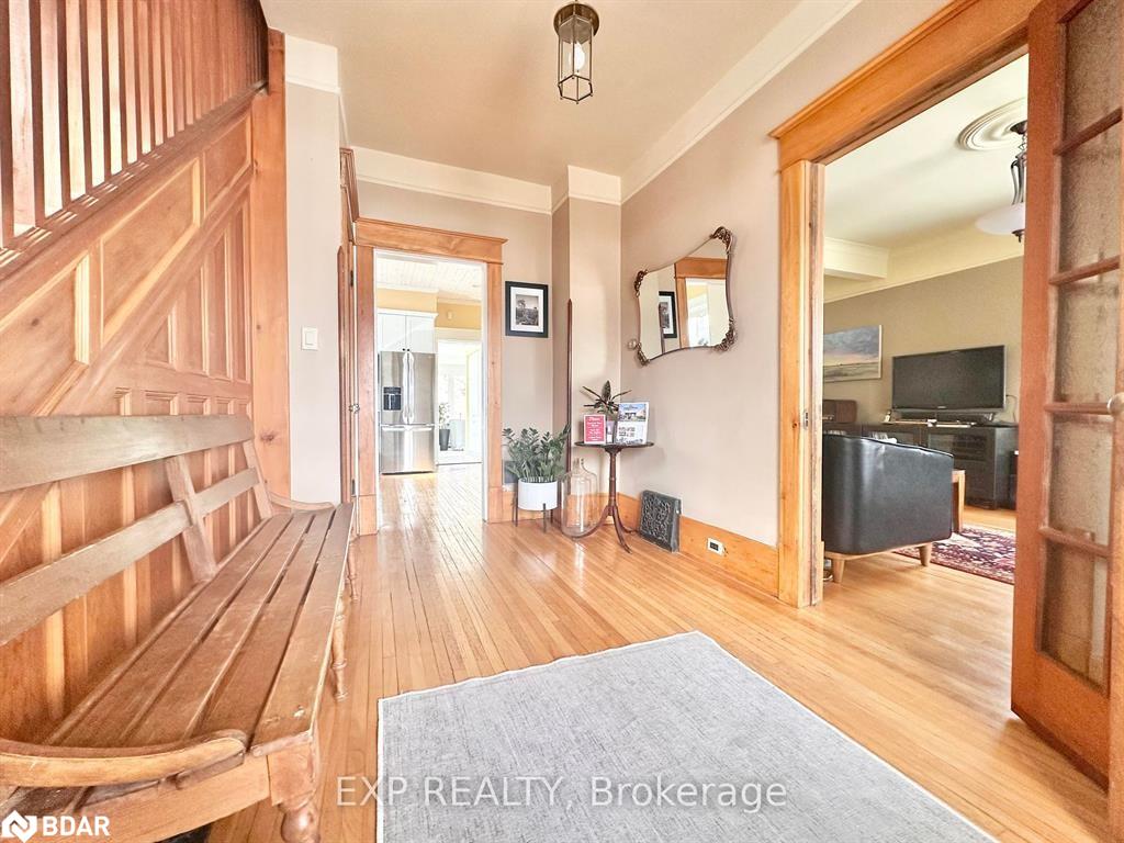 12 Elizabeth Street W Property Photo 4